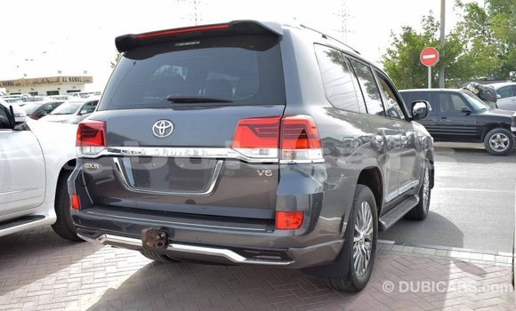 Acheter Import Voiture Toyota Land Cruiser Gris à Import - Dubai, Central Acheter Import Voiture Toyota Land Cruiser Gris à Import - Dubai, Central