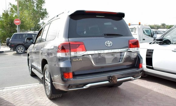 Acheter Import Voiture Toyota Land Cruiser Gris à Import - Dubai, Central Acheter Import Voiture Toyota Land Cruiser Gris à Import - Dubai, Central