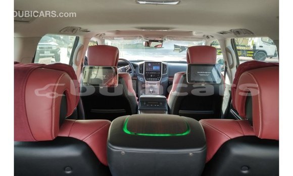 Acheter Import Voiture Toyota Land Cruiser Noir à Import - Dubai, Central Acheter Import Voiture Toyota Land Cruiser Noir à Import - Dubai, Central