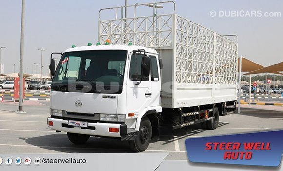 Acheter Import Voiture Nissan 350Z Blanc à Import - Dubai, Central Acheter Import Voiture Nissan 350Z Blanc à Import - Dubai, Central