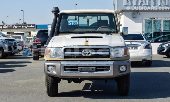Buy Import Toyota Land Cruiser Beige Car in Import - Dubai in Central Buy Import Toyota Land Cruiser Beige Car in Import - Dubai in Central