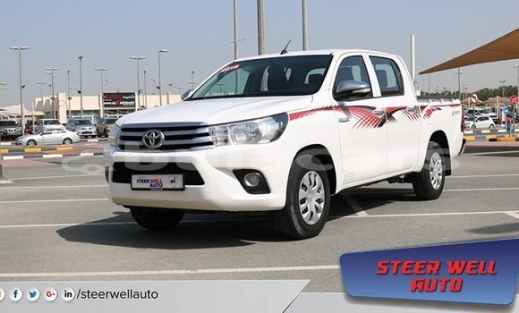 Acheter Import Voiture Toyota Hilux Blanc à Import - Dubai, Central Acheter Import Voiture Toyota Hilux Blanc à Import - Dubai, Central