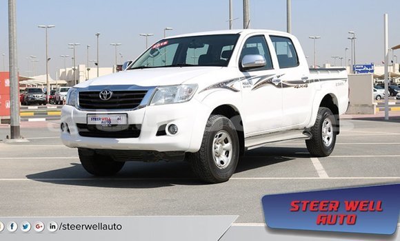 Acheter Import Voiture Toyota Hilux Blanc à Import - Dubai, Central Acheter Import Voiture Toyota Hilux Blanc à Import - Dubai, Central