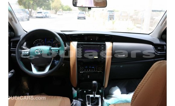 Acheter Import Voiture Toyota Fortuner Noir à Import - Dubai, Central Acheter Import Voiture Toyota Fortuner Noir à Import - Dubai, Central