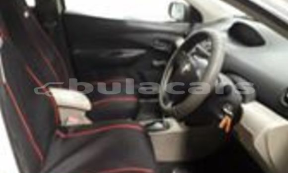 Acheter Occasion Voiture Toyota Yaris Blanc à Suva, Central Acheter Occasion Voiture Toyota Yaris Blanc à Suva, Central