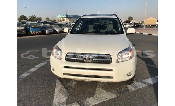 Buy Import Toyota 4Runner White Car in Import - Dubai in Central Buy Import Toyota 4Runner White Car in Import - Dubai in Central