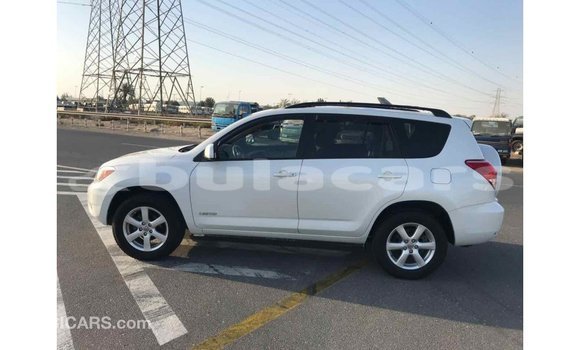 Buy Import Toyota 4Runner White Car in Import - Dubai in Central Buy Import Toyota 4Runner White Car in Import - Dubai in Central