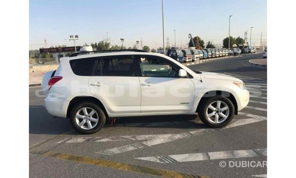 Buy Import Toyota 4Runner White Car in Import - Dubai in Central Buy Import Toyota 4Runner White Car in Import - Dubai in Central