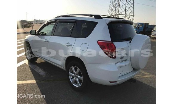 Buy Import Toyota 4Runner White Car in Import - Dubai in Central Buy Import Toyota 4Runner White Car in Import - Dubai in Central