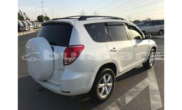 Buy Import Toyota 4Runner White Car in Import - Dubai in Central Buy Import Toyota 4Runner White Car in Import - Dubai in Central