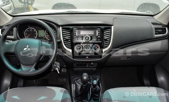Acheter Import Voiture Mitsubishi L200 Gris à Import - Dubai, Central Acheter Import Voiture Mitsubishi L200 Gris à Import - Dubai, Central