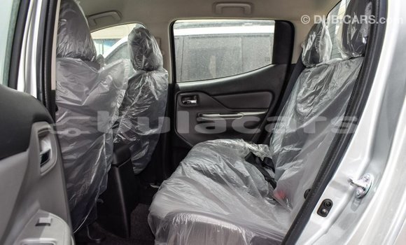 Acheter Import Voiture Mitsubishi L200 Gris à Import - Dubai, Central Acheter Import Voiture Mitsubishi L200 Gris à Import - Dubai, Central
