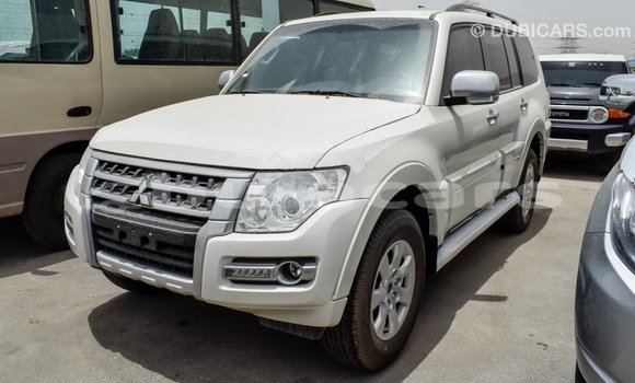 Buy Import Mitsubishi Pajero White Car in Import - Dubai in Central Buy Import Mitsubishi Pajero White Car in Import - Dubai in Central