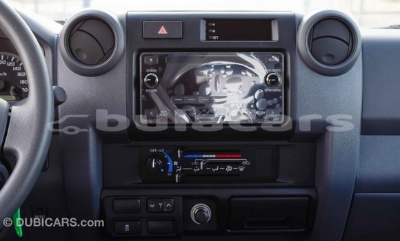 Acheter Import Voiture Toyota Land Cruiser Blanc à Import - Dubai, Central Acheter Import Voiture Toyota Land Cruiser Blanc à Import - Dubai, Central