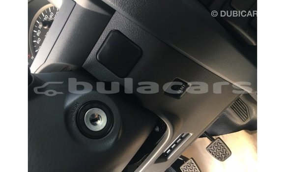 Acheter Import Voiture Toyota Land Cruiser Blanc à Import - Dubai, Central Acheter Import Voiture Toyota Land Cruiser Blanc à Import - Dubai, Central