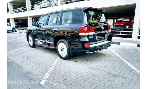 Acheter Import Voiture Toyota Land Cruiser Noir à Import - Dubai, Central Acheter Import Voiture Toyota Land Cruiser Noir à Import - Dubai, Central