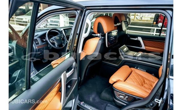 Acheter Import Voiture Toyota Land Cruiser Noir à Import - Dubai, Central Acheter Import Voiture Toyota Land Cruiser Noir à Import - Dubai, Central