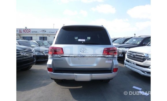 Acheter Import Voiture Toyota Land Cruiser Gris à Import - Dubai, Central Acheter Import Voiture Toyota Land Cruiser Gris à Import - Dubai, Central