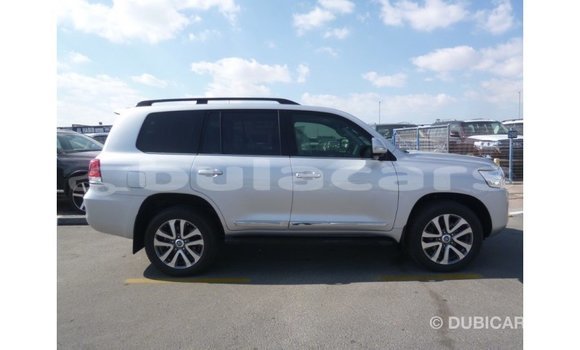 Acheter Import Voiture Toyota Land Cruiser Gris à Import - Dubai, Central Acheter Import Voiture Toyota Land Cruiser Gris à Import - Dubai, Central