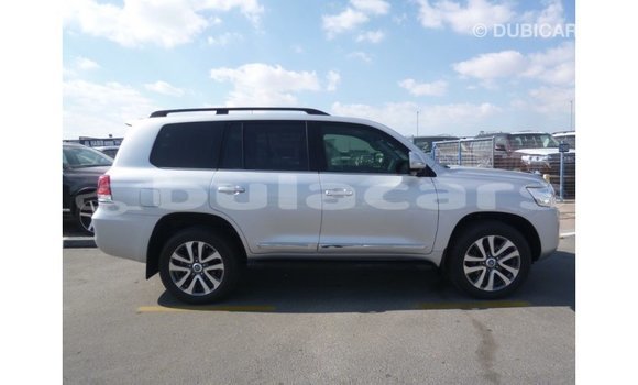 Acheter Import Voiture Toyota Land Cruiser Gris à Import - Dubai, Central Acheter Import Voiture Toyota Land Cruiser Gris à Import - Dubai, Central