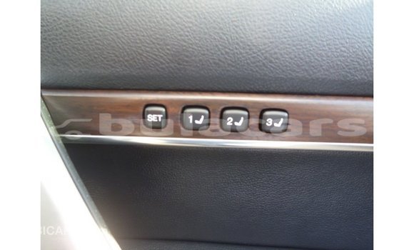 Acheter Import Voiture Toyota Land Cruiser Gris à Import - Dubai, Central Acheter Import Voiture Toyota Land Cruiser Gris à Import - Dubai, Central