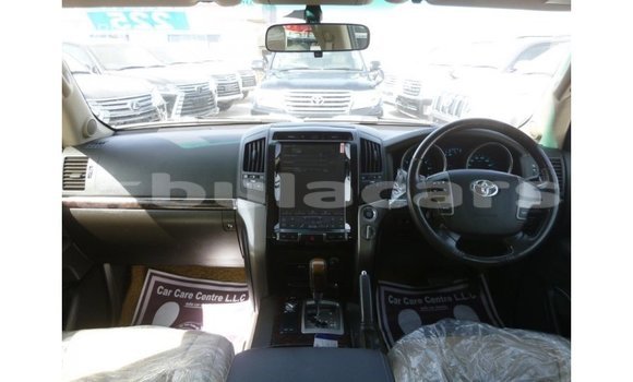 Buy Import Toyota Land Cruiser White Car in Import - Dubai in Central Buy Import Toyota Land Cruiser White Car in Import - Dubai in Central