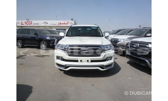 Buy Import Toyota Land Cruiser White Car in Import - Dubai in Central Buy Import Toyota Land Cruiser White Car in Import - Dubai in Central