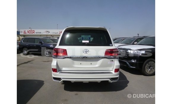 Buy Import Toyota Land Cruiser White Car in Import - Dubai in Central Buy Import Toyota Land Cruiser White Car in Import - Dubai in Central