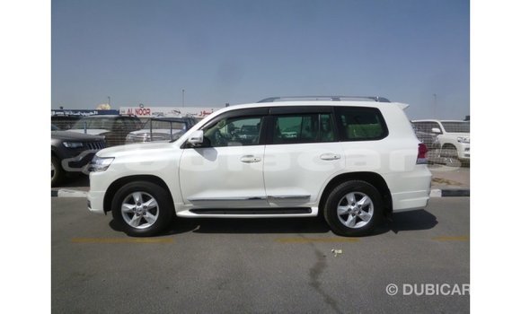 Buy Import Toyota Land Cruiser White Car in Import - Dubai in Central Buy Import Toyota Land Cruiser White Car in Import - Dubai in Central