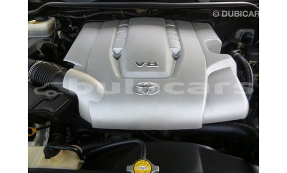 Buy Import Toyota Land Cruiser White Car in Import - Dubai in Central Buy Import Toyota Land Cruiser White Car in Import - Dubai in Central