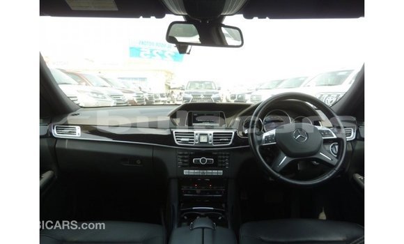 Acheter Import Voiture Mercedes-Benz 200 Bleu à Import - Dubai, Central Acheter Import Voiture Mercedes-Benz 200 Bleu à Import - Dubai, Central