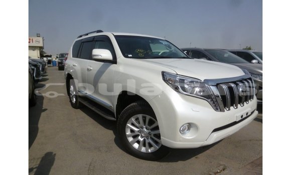 Acheter Import Voiture Toyota Prado Blanc à Import - Dubai, Central Acheter Import Voiture Toyota Prado Blanc à Import - Dubai, Central