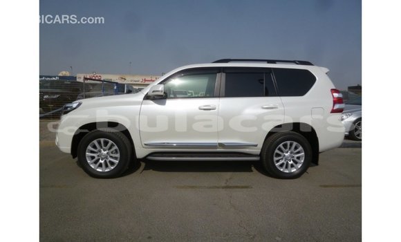 Acheter Import Voiture Toyota Prado Blanc à Import - Dubai, Central Acheter Import Voiture Toyota Prado Blanc à Import - Dubai, Central