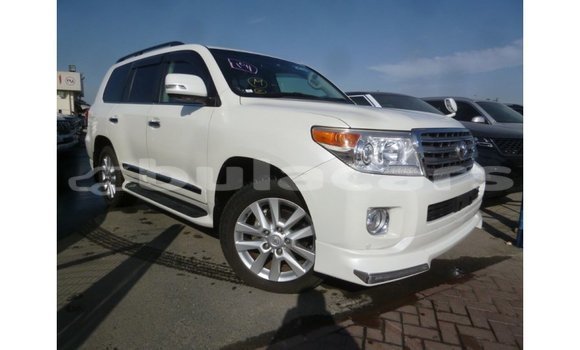 Buy Import Toyota Land Cruiser White Car in Import - Dubai in Central Buy Import Toyota Land Cruiser White Car in Import - Dubai in Central