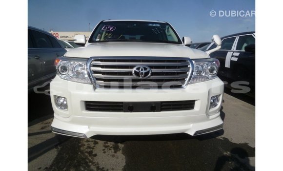 Buy Import Toyota Land Cruiser White Car in Import - Dubai in Central Buy Import Toyota Land Cruiser White Car in Import - Dubai in Central