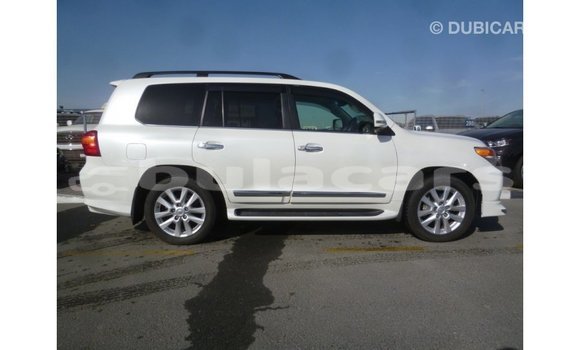 Buy Import Toyota Land Cruiser White Car in Import - Dubai in Central Buy Import Toyota Land Cruiser White Car in Import - Dubai in Central