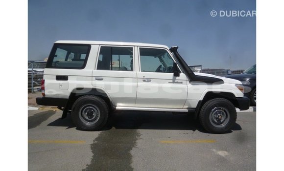 Buy Import Toyota Land Cruiser White Car in Import - Dubai in Central Buy Import Toyota Land Cruiser White Car in Import - Dubai in Central