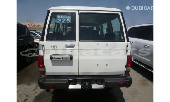 Buy Import Toyota Land Cruiser White Car in Import - Dubai in Central Buy Import Toyota Land Cruiser White Car in Import - Dubai in Central