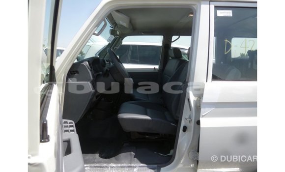 Buy Import Toyota Land Cruiser White Car in Import - Dubai in Central Buy Import Toyota Land Cruiser White Car in Import - Dubai in Central