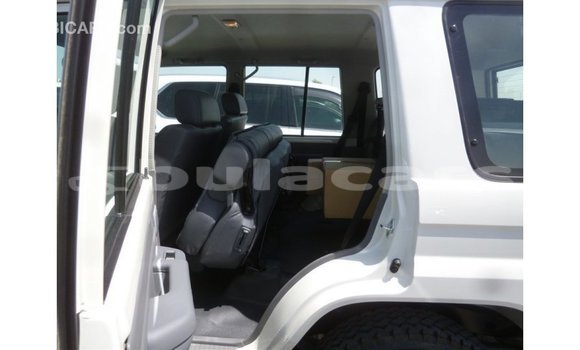 Buy Import Toyota Land Cruiser White Car in Import - Dubai in Central Buy Import Toyota Land Cruiser White Car in Import - Dubai in Central