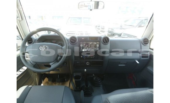 Buy Import Toyota Land Cruiser White Car in Import - Dubai in Central Buy Import Toyota Land Cruiser White Car in Import - Dubai in Central