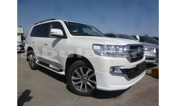 Buy Import Toyota Land Cruiser White Car in Import - Dubai in Central Buy Import Toyota Land Cruiser White Car in Import - Dubai in Central