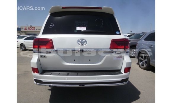 Buy Import Toyota Land Cruiser White Car in Import - Dubai in Central Buy Import Toyota Land Cruiser White Car in Import - Dubai in Central