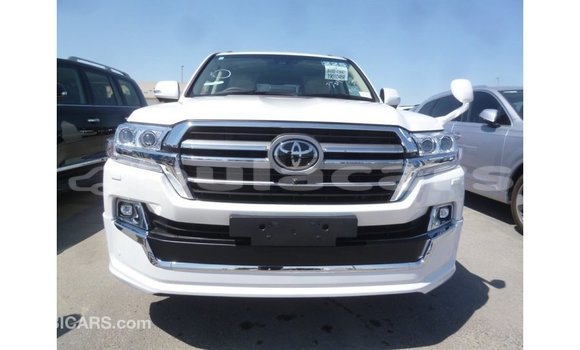 Buy Import Toyota Land Cruiser White Car in Import - Dubai in Central Buy Import Toyota Land Cruiser White Car in Import - Dubai in Central