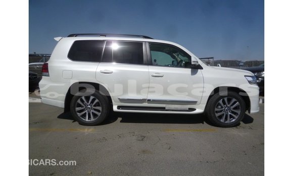 Buy Import Toyota Land Cruiser White Car in Import - Dubai in Central Buy Import Toyota Land Cruiser White Car in Import - Dubai in Central