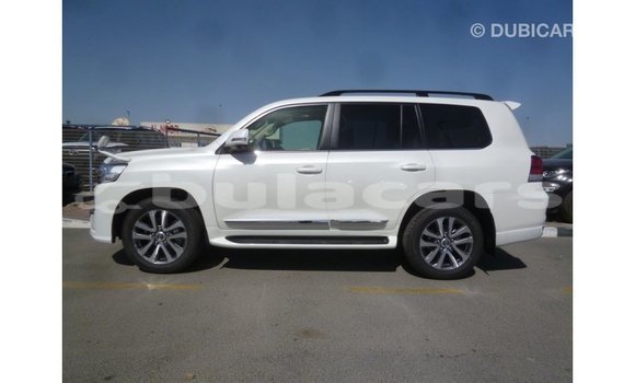 Buy Import Toyota Land Cruiser White Car in Import - Dubai in Central Buy Import Toyota Land Cruiser White Car in Import - Dubai in Central