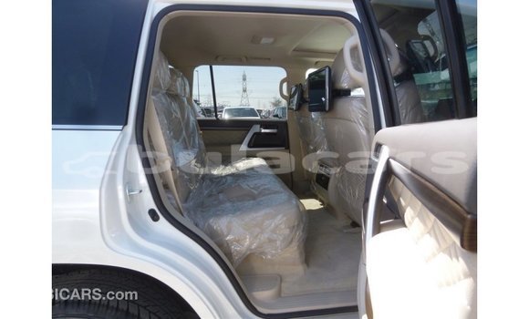 Buy Import Toyota Land Cruiser White Car in Import - Dubai in Central Buy Import Toyota Land Cruiser White Car in Import - Dubai in Central