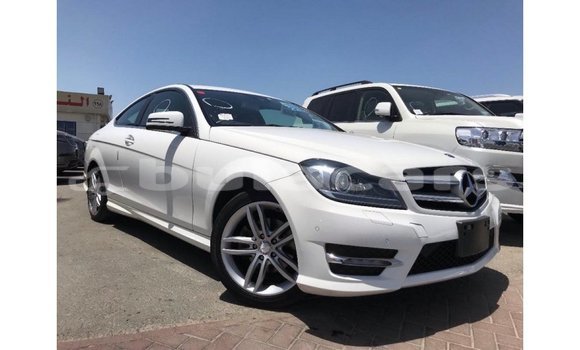 Buy Import Mercedes-Benz 190 White Car in Import - Dubai in Central