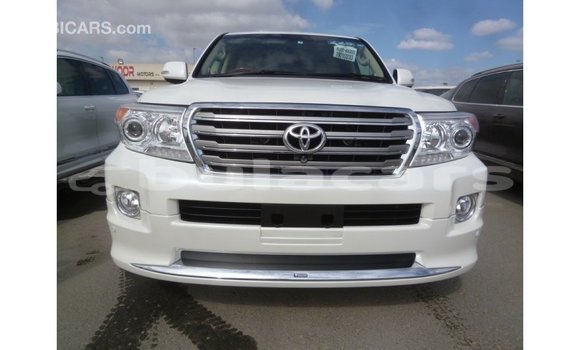Buy Import Toyota Land Cruiser White Car in Import - Dubai in Central Buy Import Toyota Land Cruiser White Car in Import - Dubai in Central
