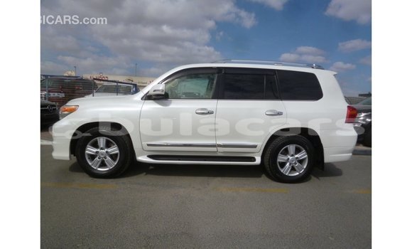 Buy Import Toyota Land Cruiser White Car in Import - Dubai in Central Buy Import Toyota Land Cruiser White Car in Import - Dubai in Central